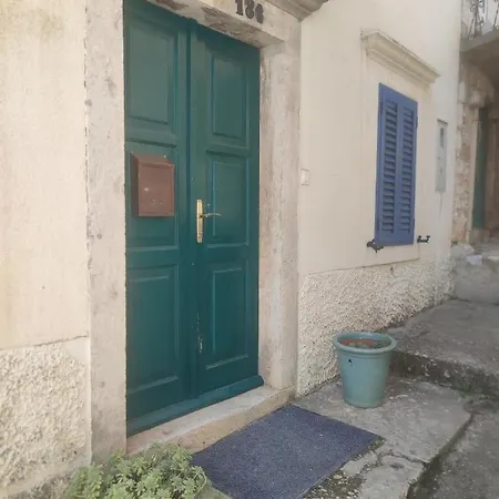 Dalmatinka Hotel *